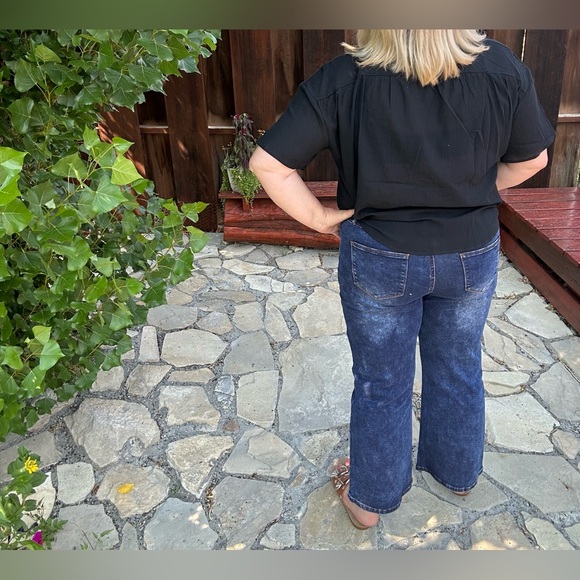 L&B Brooke Button-up Top - Black - Picture 6 of 6